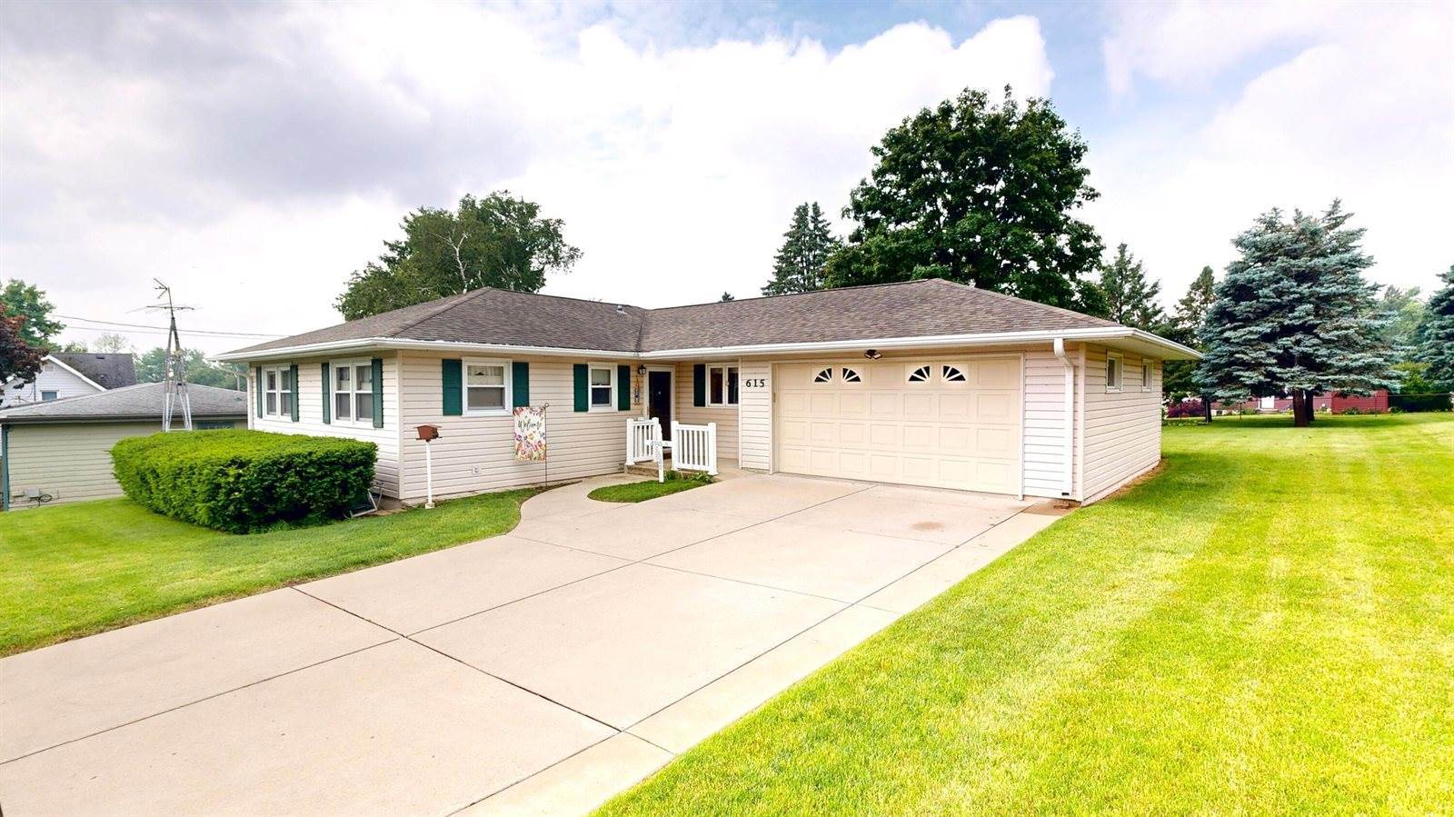 615 Nelson St, Fort Atkinson, WI 53538