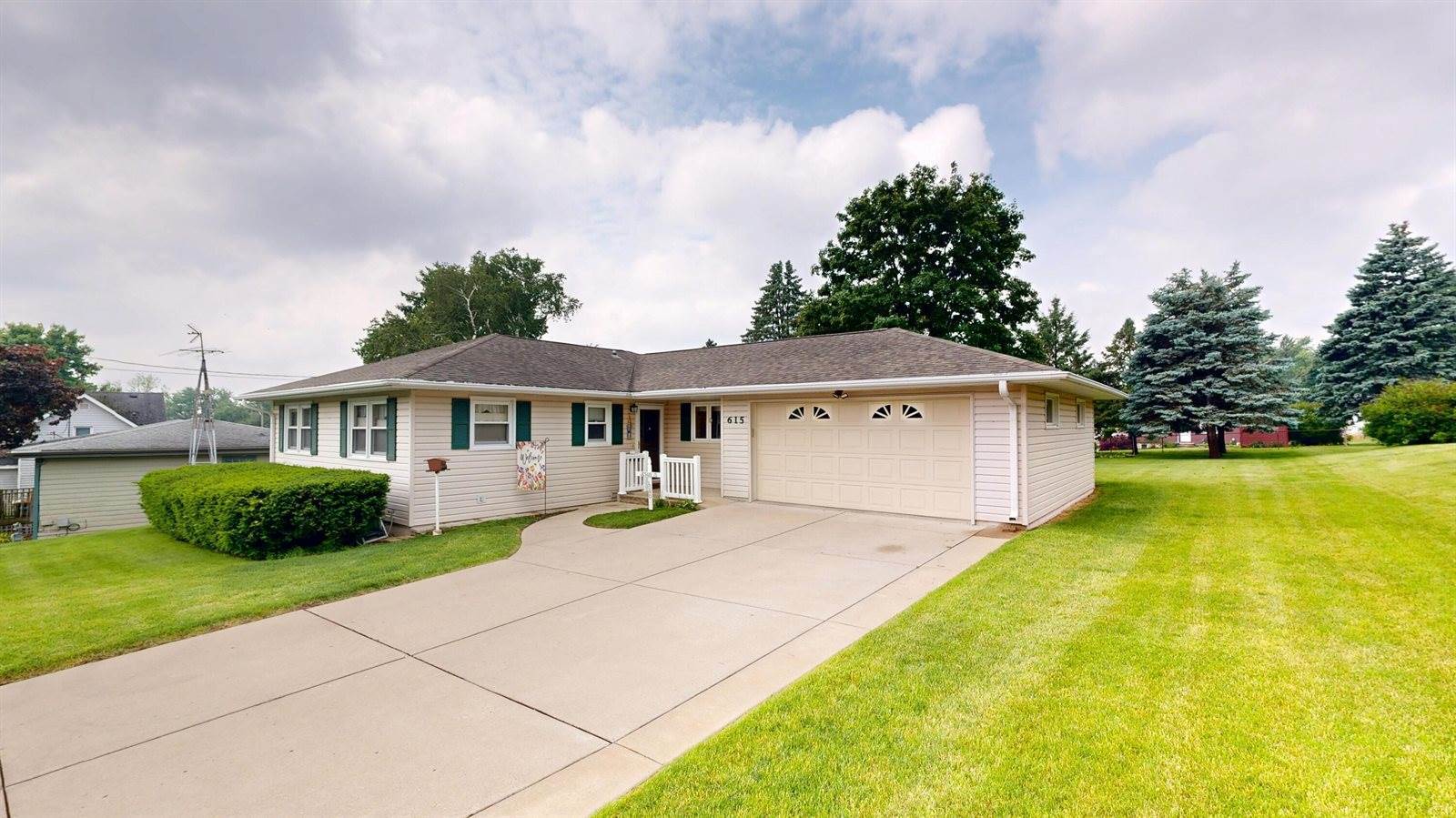 615 Nelson St, Fort Atkinson, WI 53538