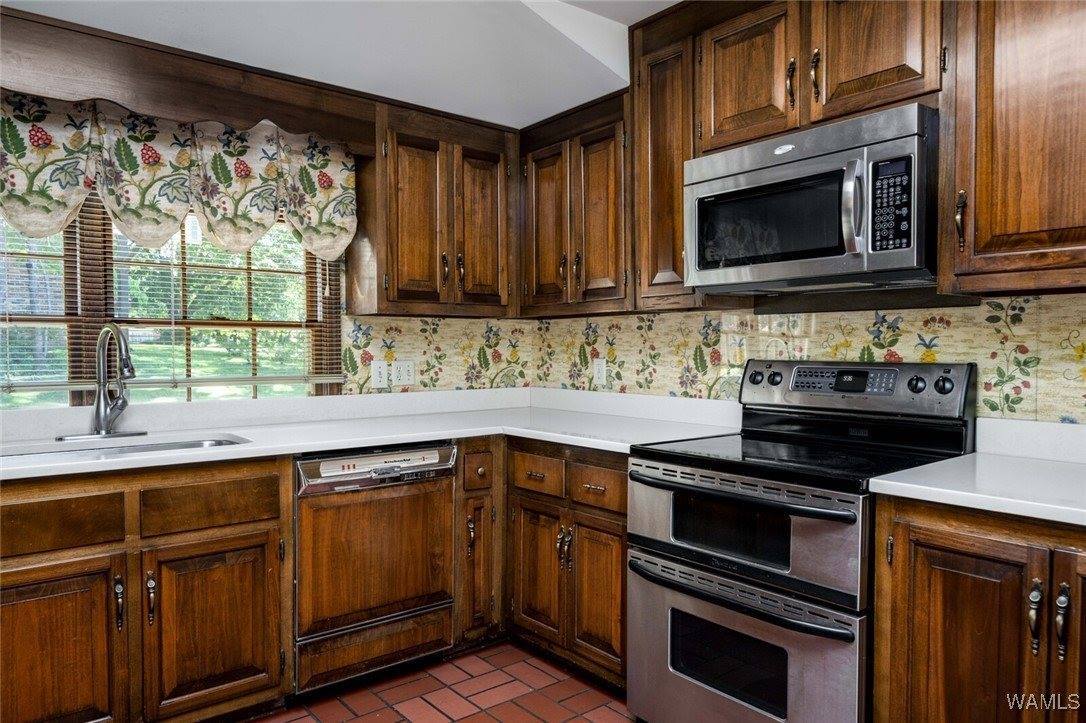 5204 Dove Creek Avenue, Northport, AL 35473