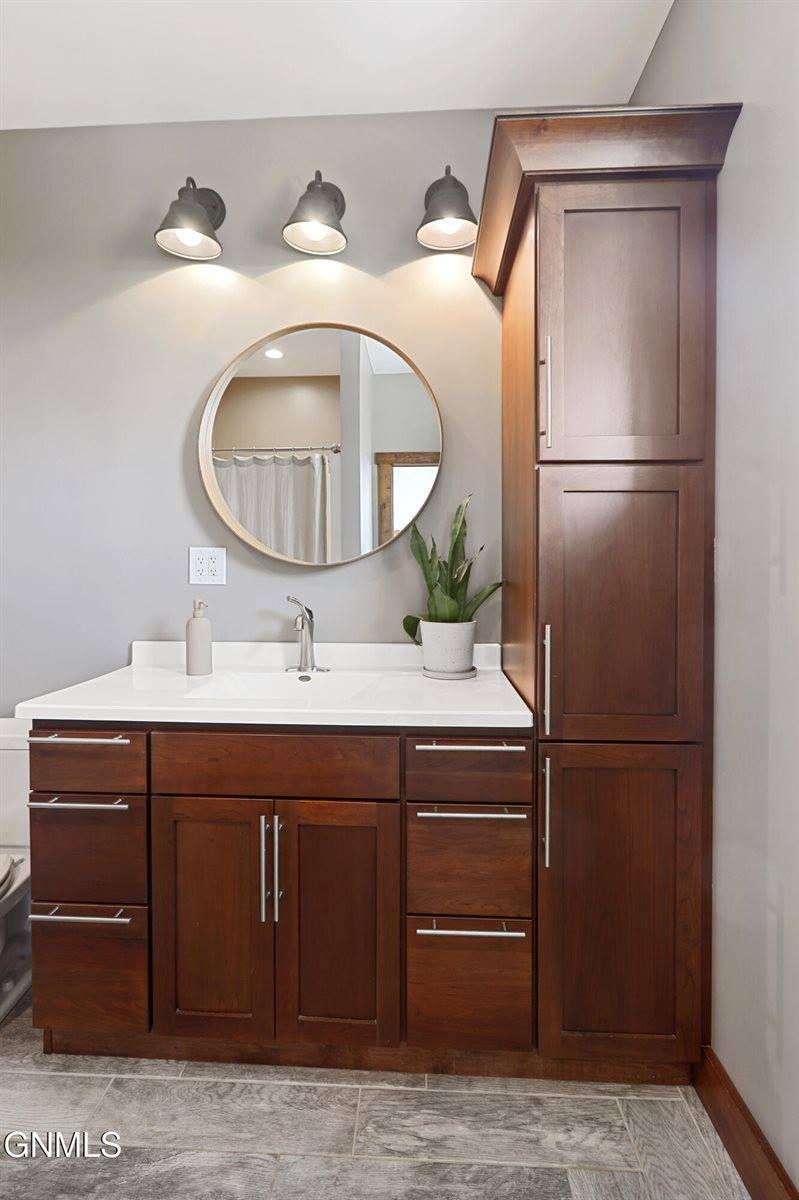 4870 132nd Drive NW, Williston, ND 58801