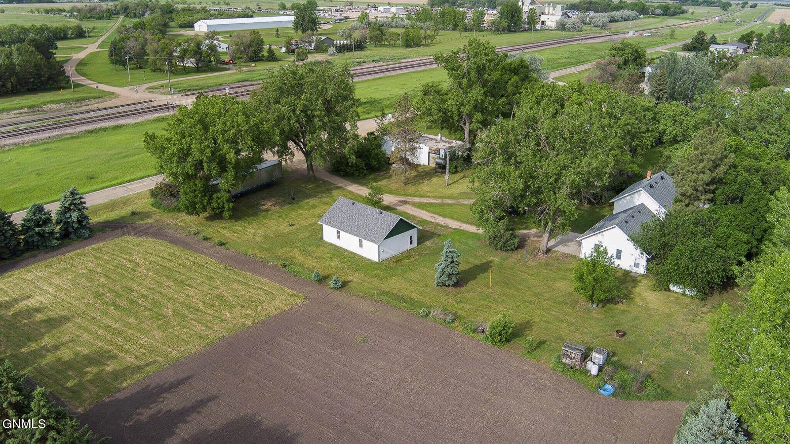 16 Front Avenue East, Menoken, ND 58558