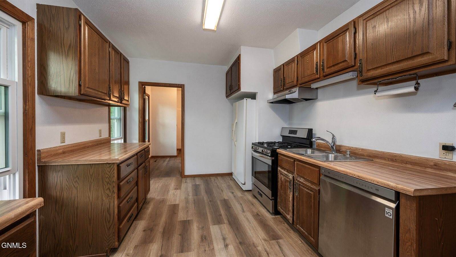 16 Front Avenue East, Menoken, ND 58558