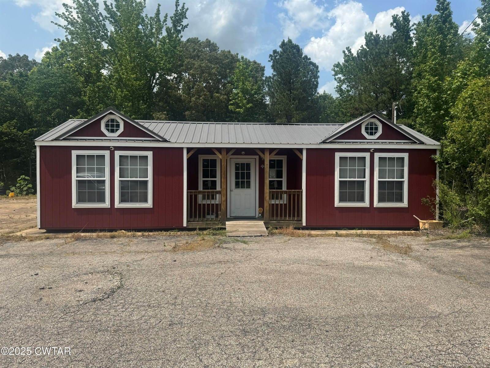 8705 State Route 100 E, Jacks Creek, TN 38347