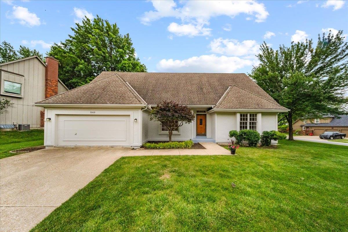 9509 W 116th Terrace, Overland Park, KS 66210
