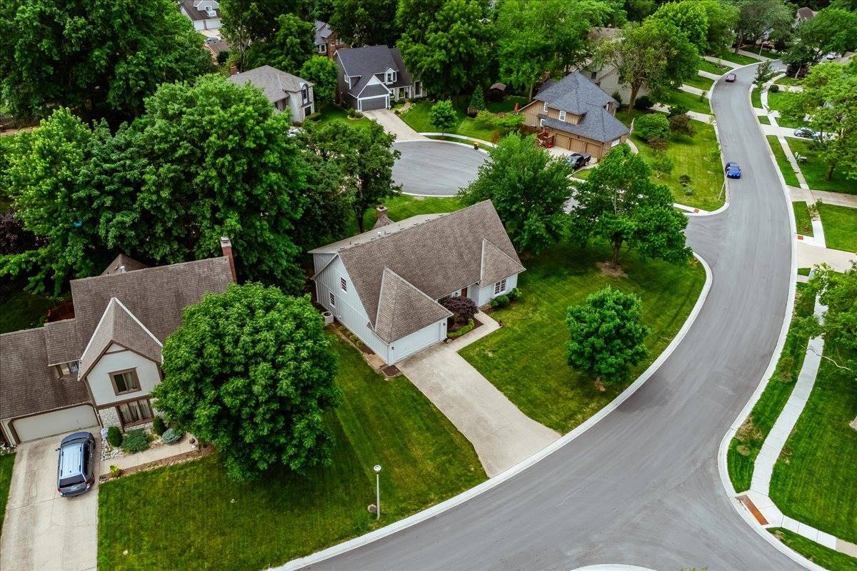 9509 W 116th Terrace, Overland Park, KS 66210