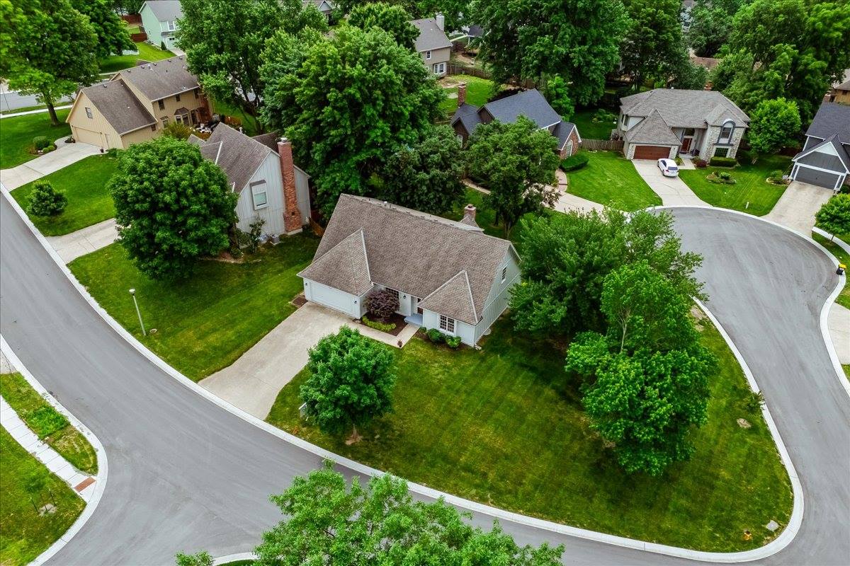 9509 W 116th Terrace, Overland Park, KS 66210