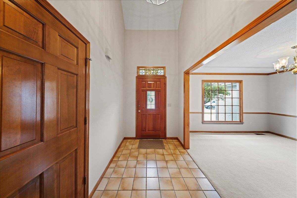 9509 W 116th Terrace, Overland Park, KS 66210