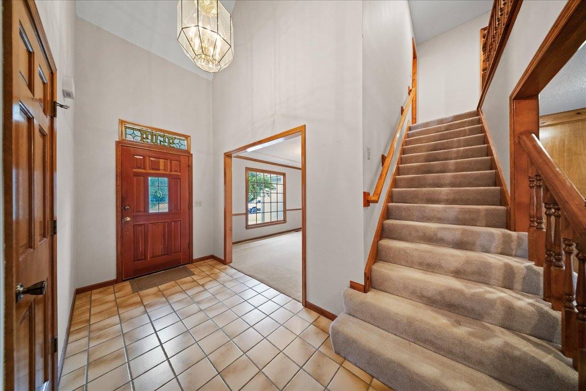 9509 W 116th Terrace, Overland Park, KS 66210