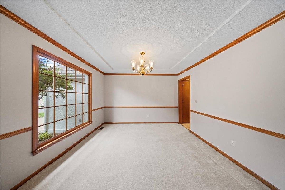 9509 W 116th Terrace, Overland Park, KS 66210