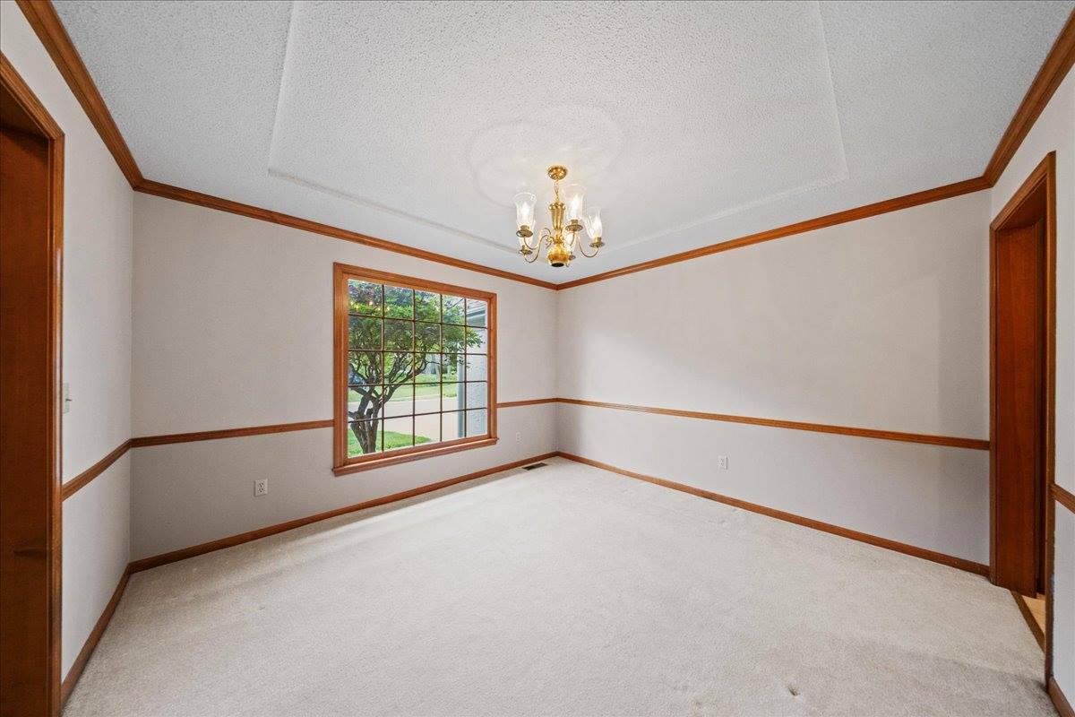 9509 W 116th Terrace, Overland Park, KS 66210