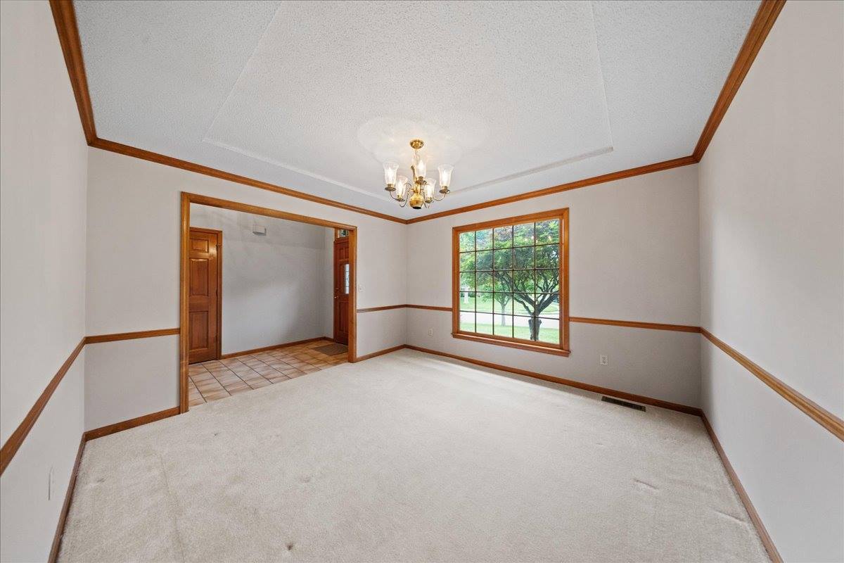 9509 W 116th Terrace, Overland Park, KS 66210