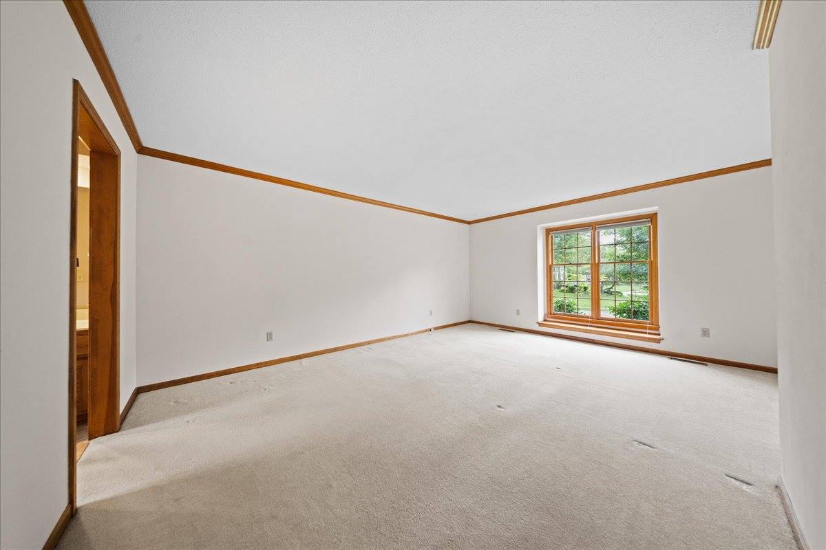 9509 W 116th Terrace, Overland Park, KS 66210