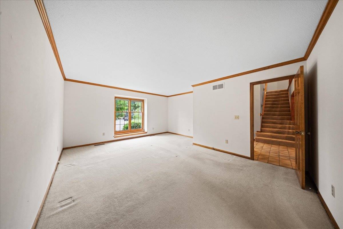 9509 W 116th Terrace, Overland Park, KS 66210