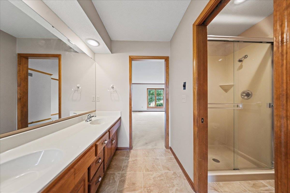 9509 W 116th Terrace, Overland Park, KS 66210