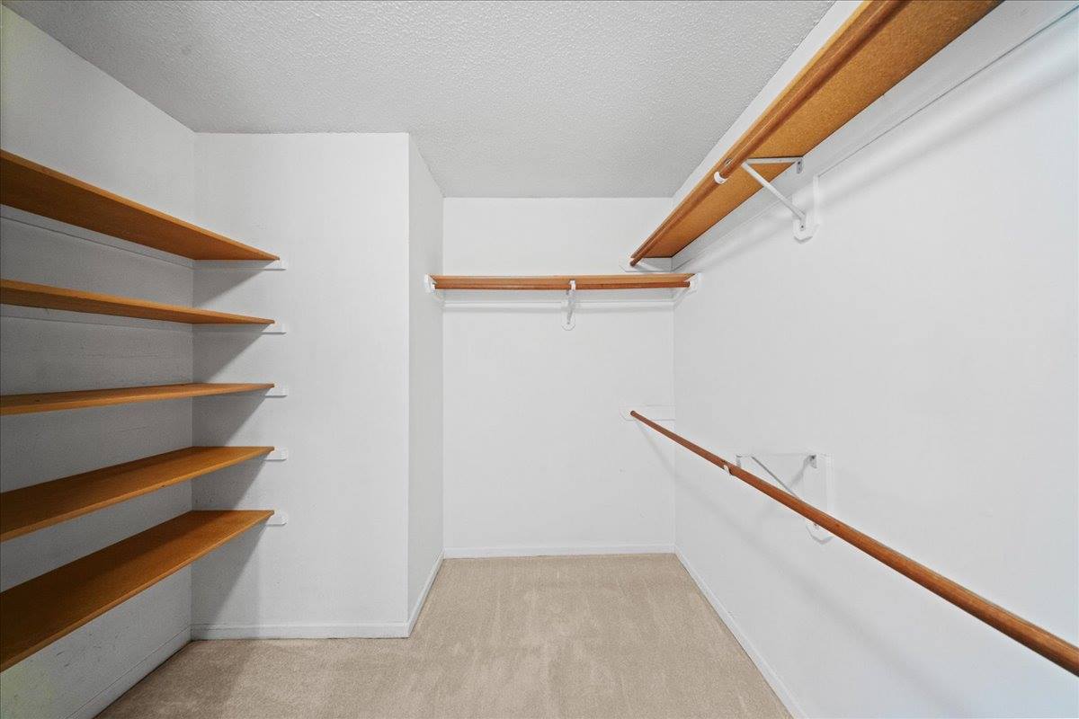 9509 W 116th Terrace, Overland Park, KS 66210