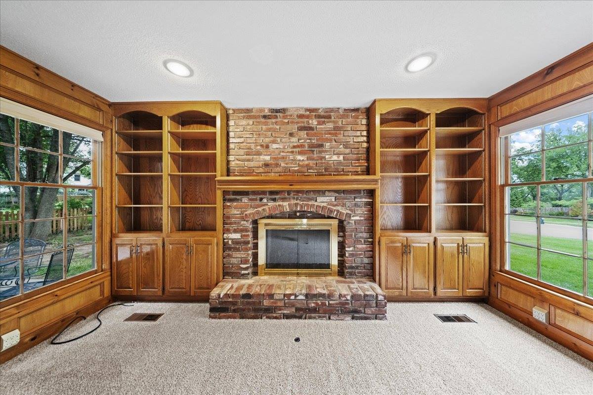 9509 W 116th Terrace, Overland Park, KS 66210