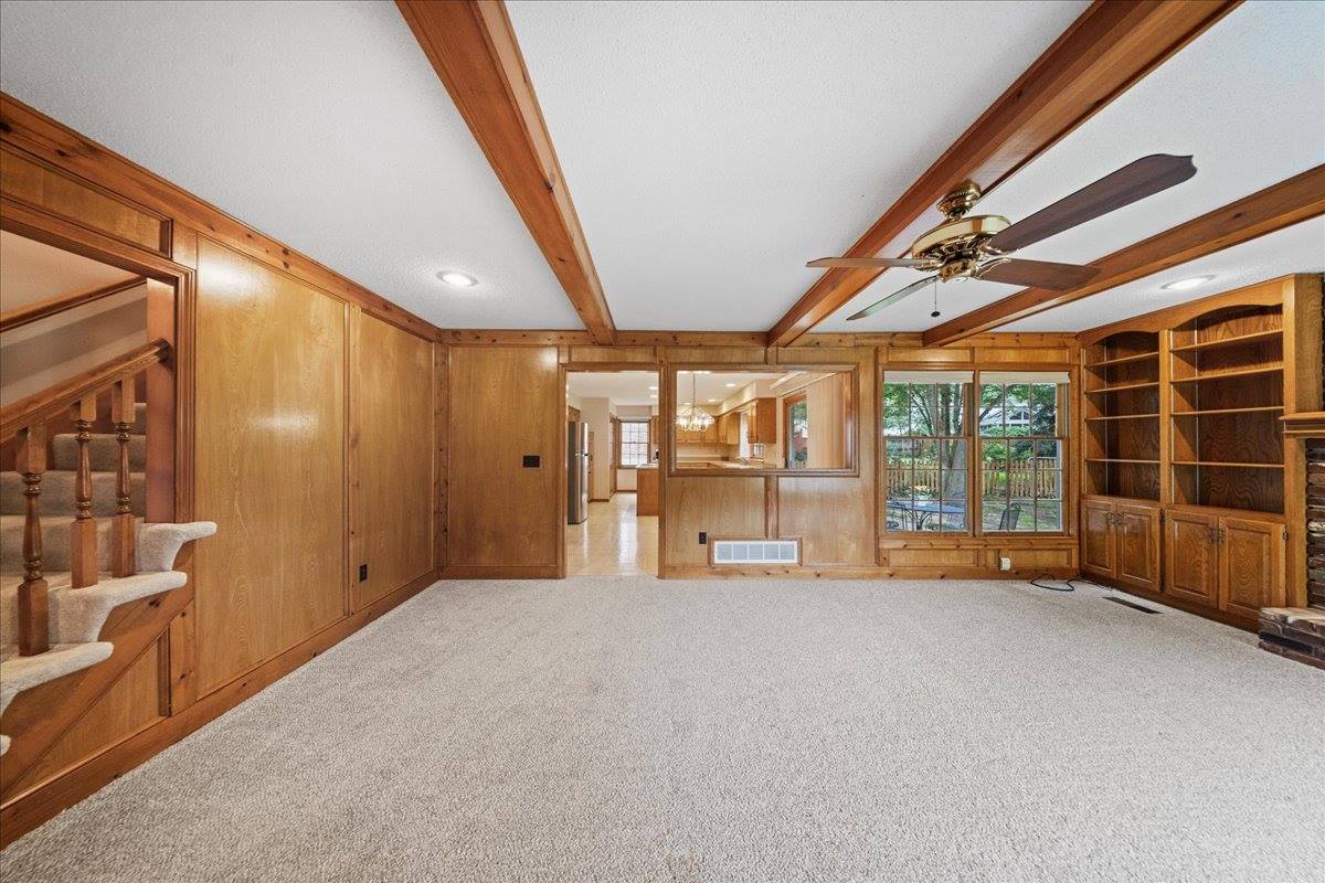 9509 W 116th Terrace, Overland Park, KS 66210