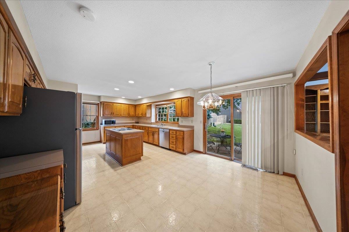 9509 W 116th Terrace, Overland Park, KS 66210