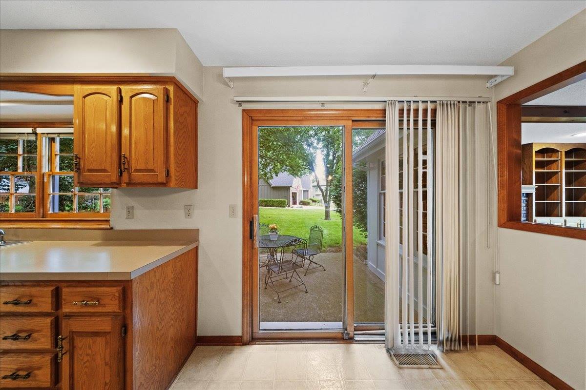 9509 W 116th Terrace, Overland Park, KS 66210