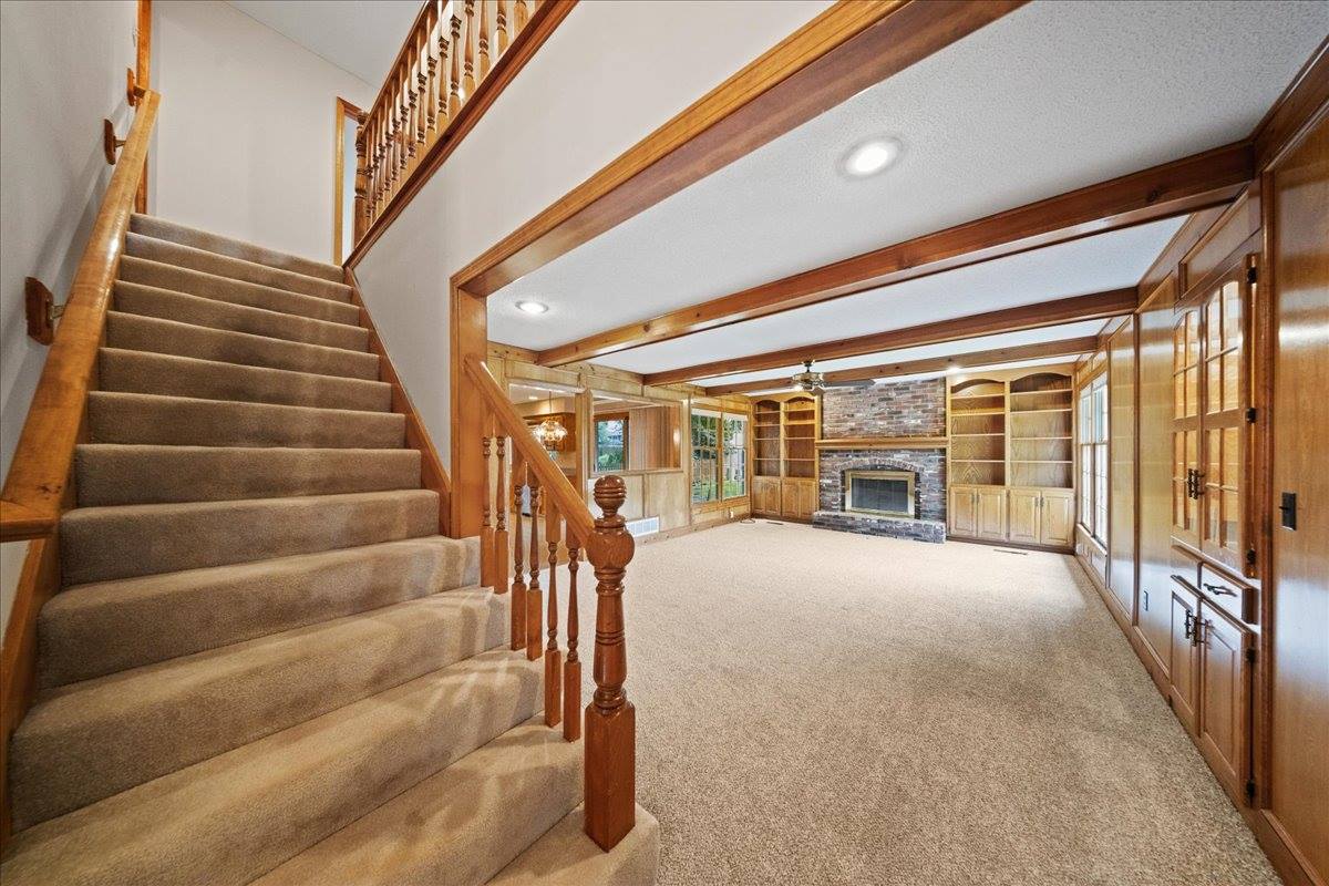 9509 W 116th Terrace, Overland Park, KS 66210