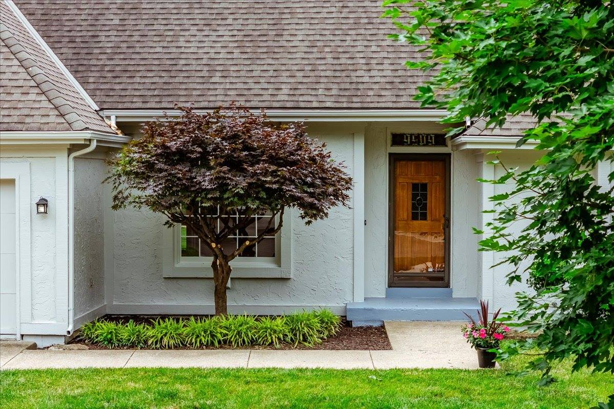 9509 W 116th Terrace, Overland Park, KS 66210