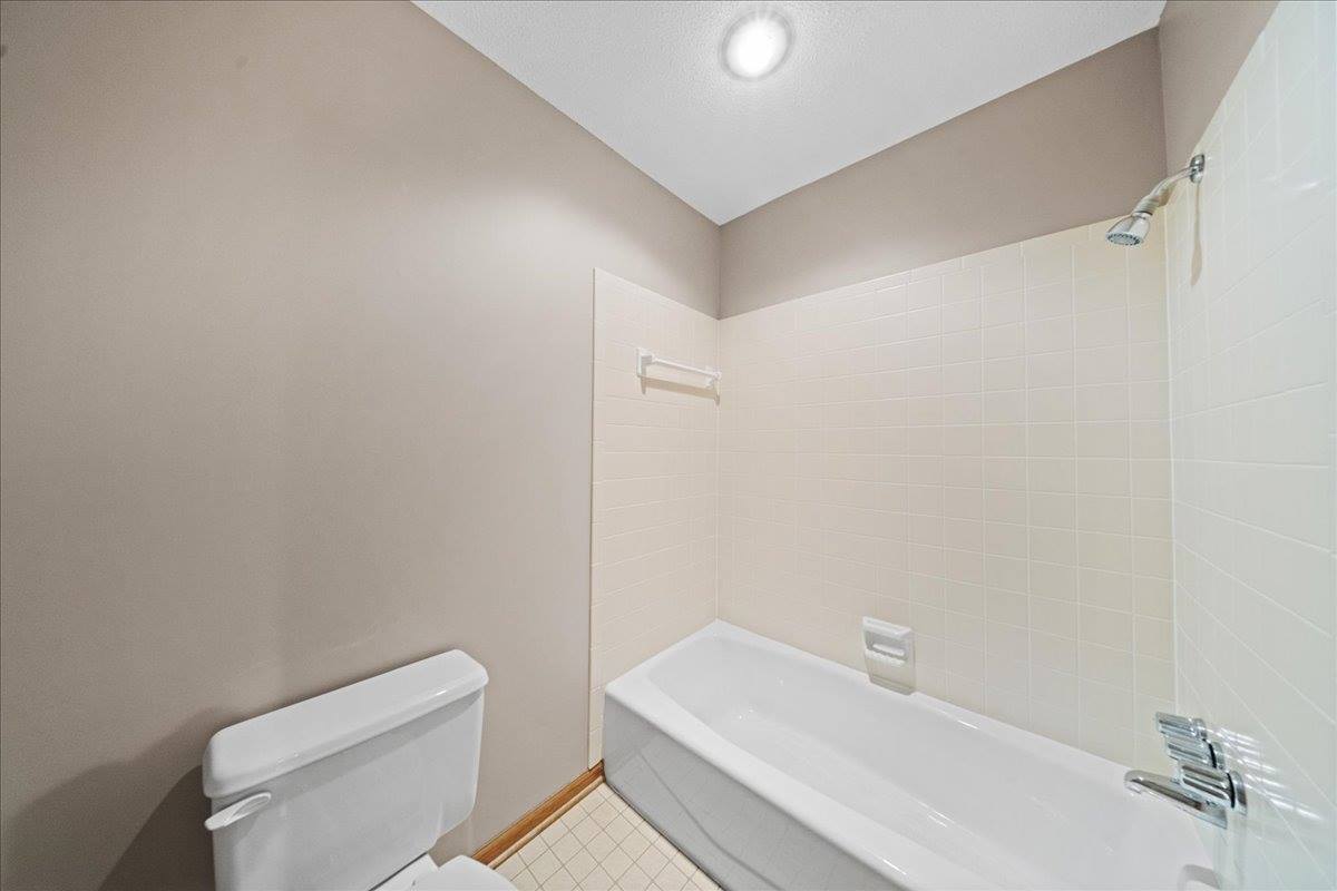 9509 W 116th Terrace, Overland Park, KS 66210