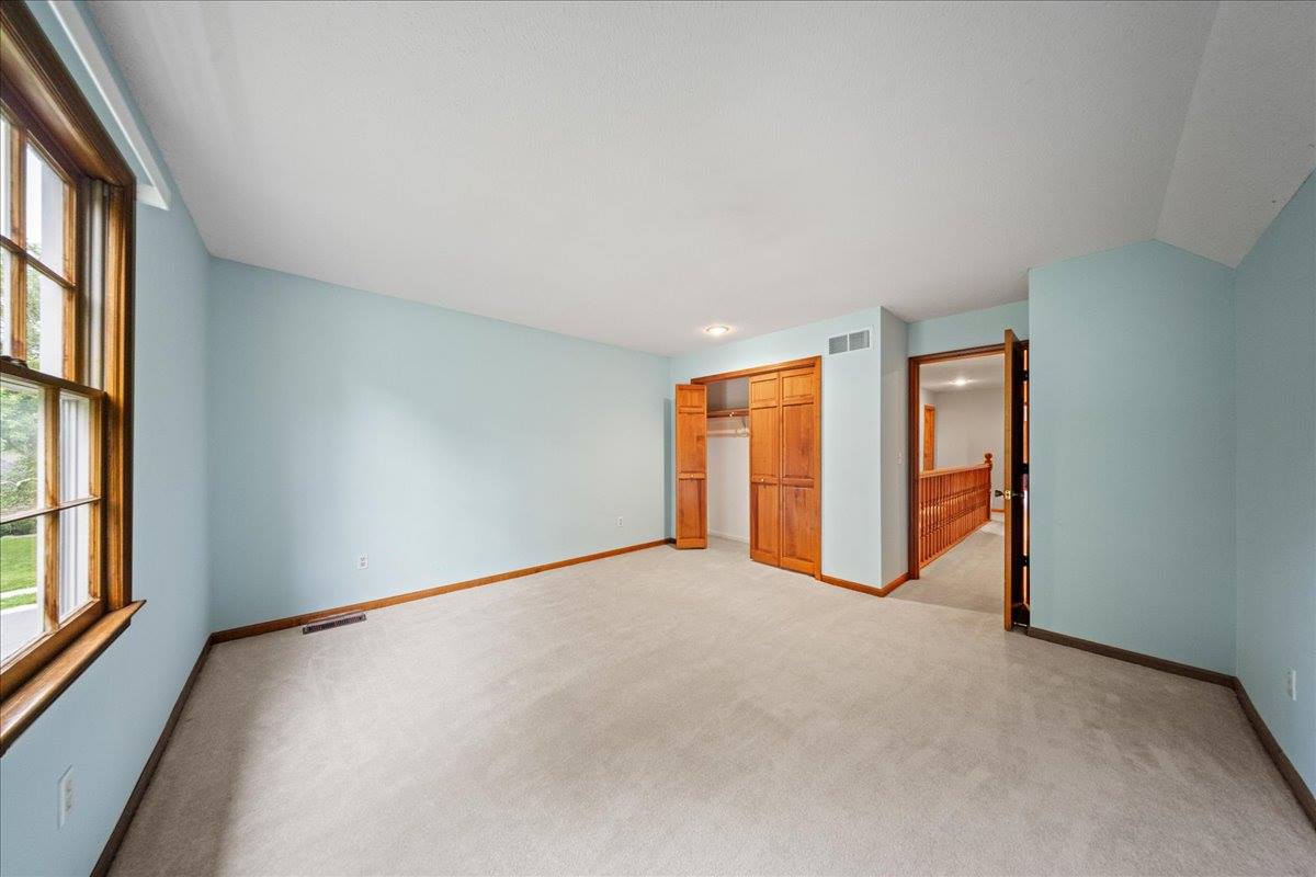 9509 W 116th Terrace, Overland Park, KS 66210