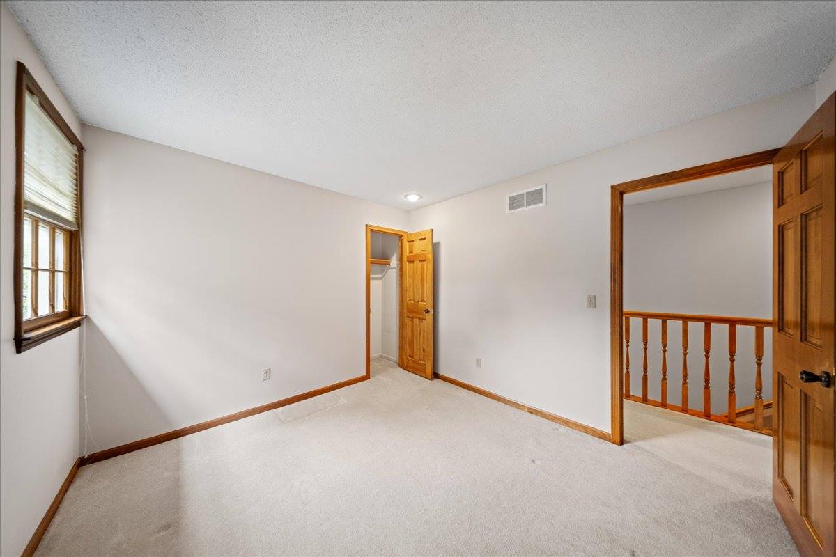 9509 W 116th Terrace, Overland Park, KS 66210