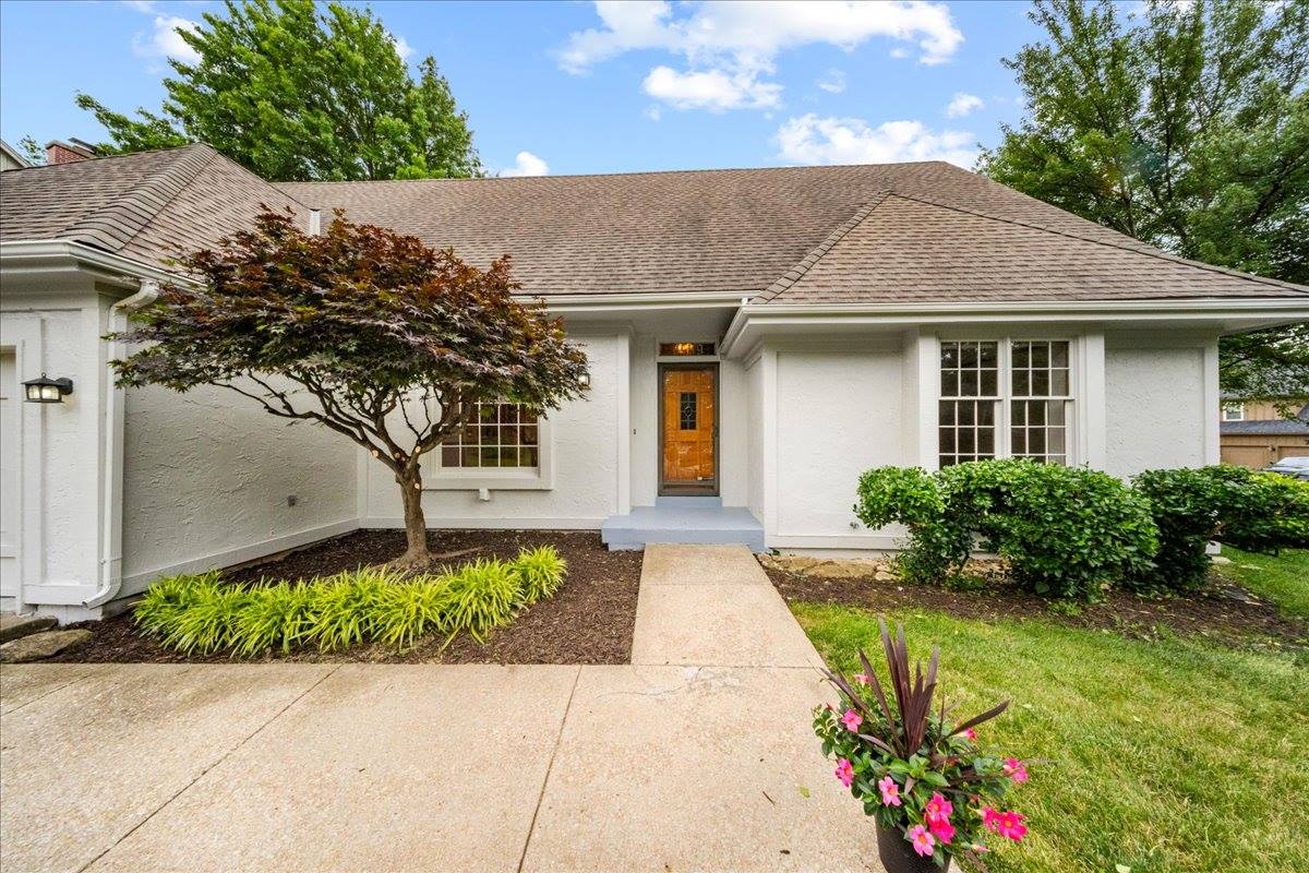 9509 W 116th Terrace, Overland Park, KS 66210