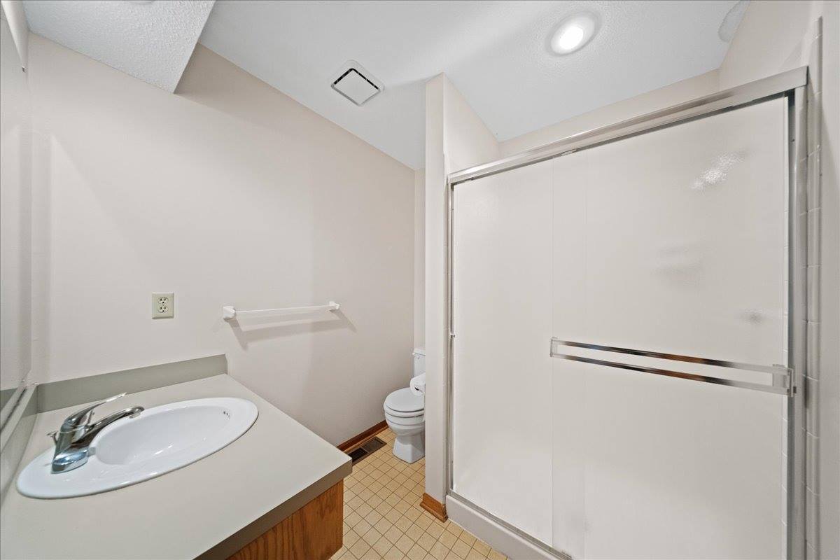 9509 W 116th Terrace, Overland Park, KS 66210