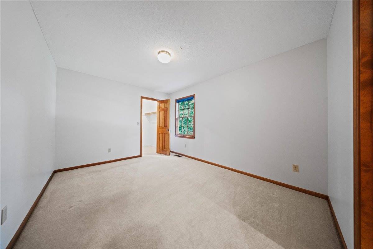 9509 W 116th Terrace, Overland Park, KS 66210