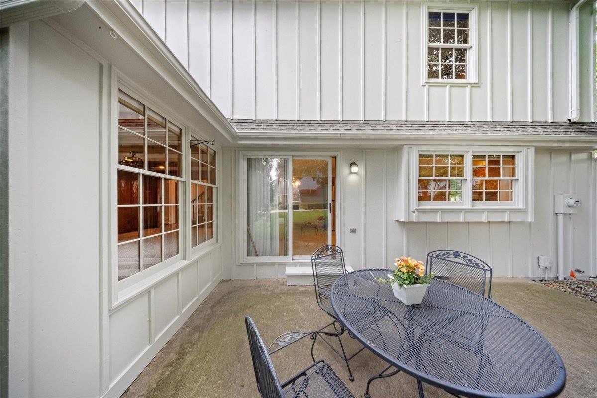 9509 W 116th Terrace, Overland Park, KS 66210