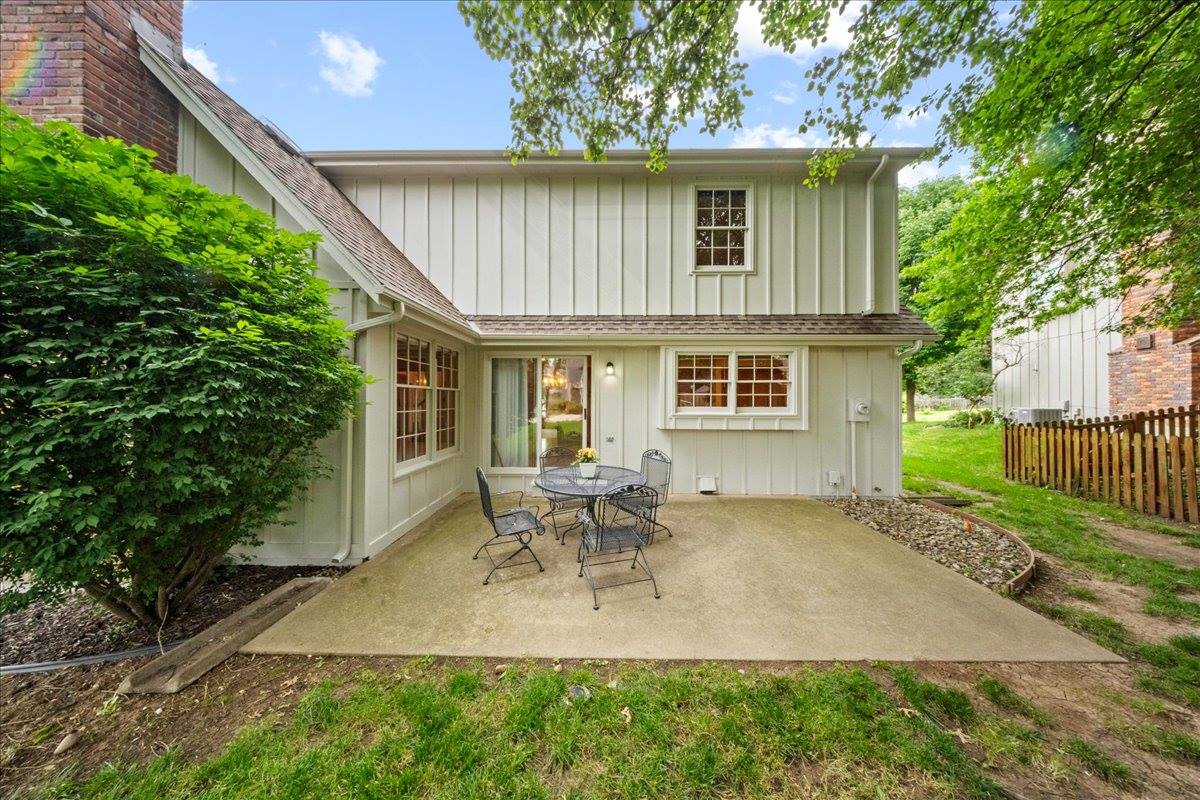 9509 W 116th Terrace, Overland Park, KS 66210