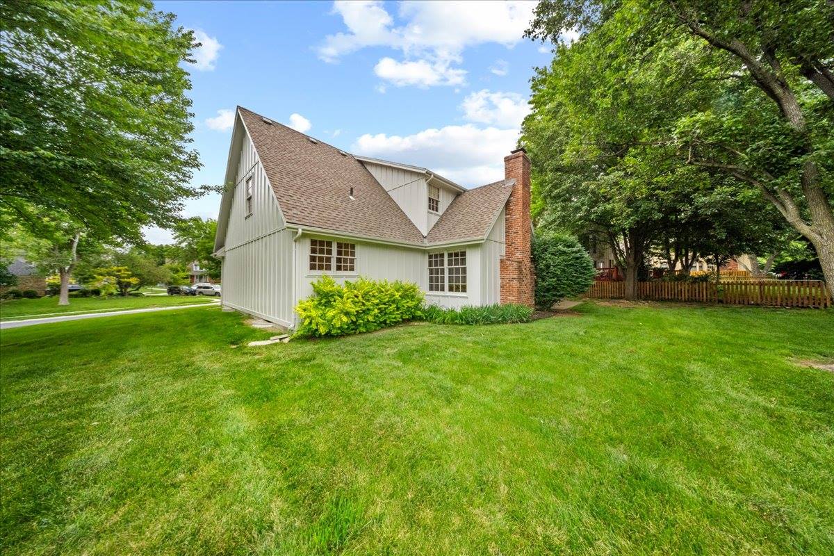 9509 W 116th Terrace, Overland Park, KS 66210