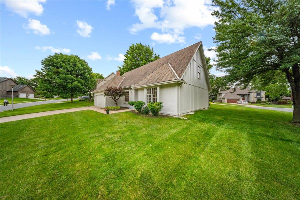 9509 W 116th Terrace, Overland Park, KS 66210