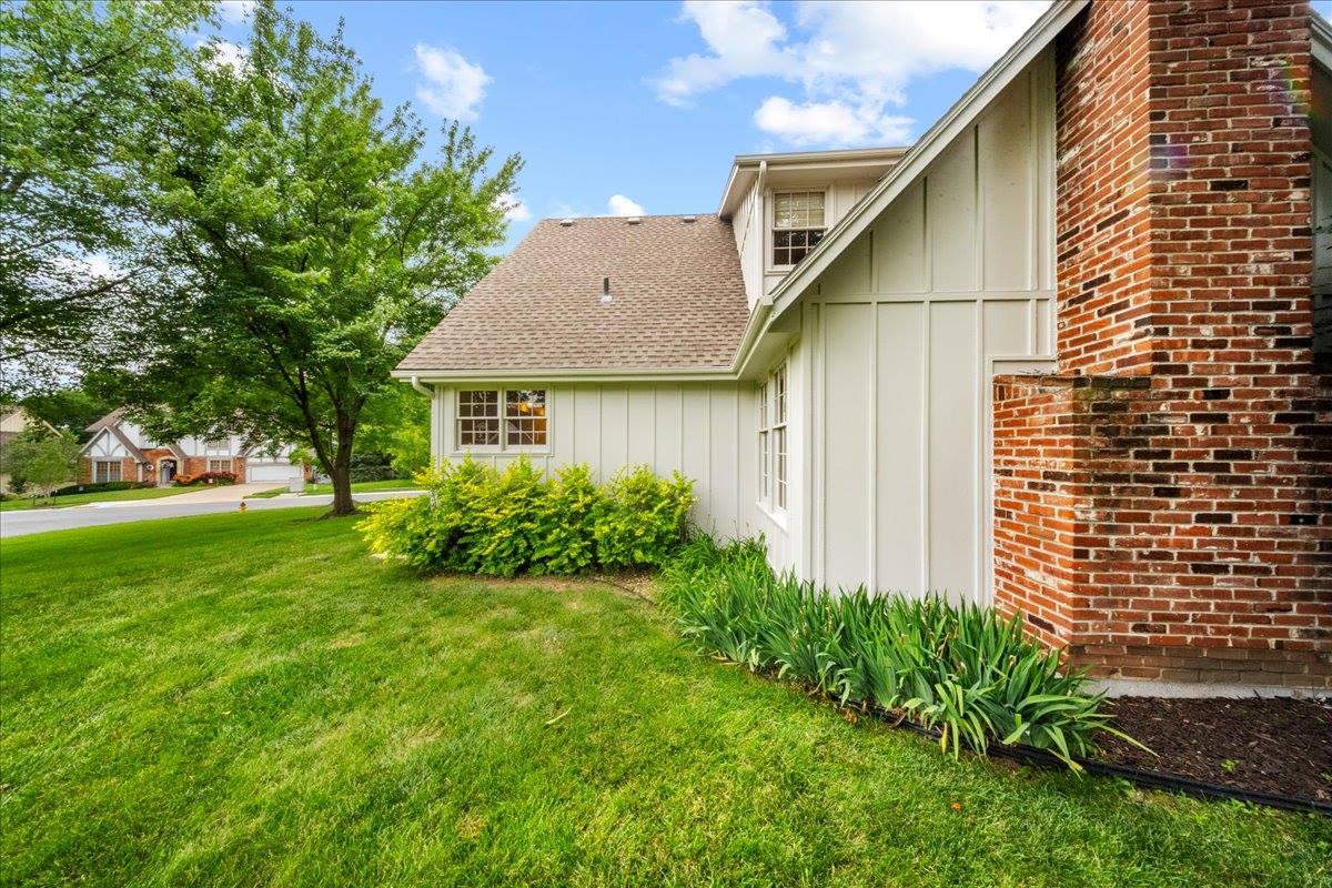 9509 W 116th Terrace, Overland Park, KS 66210