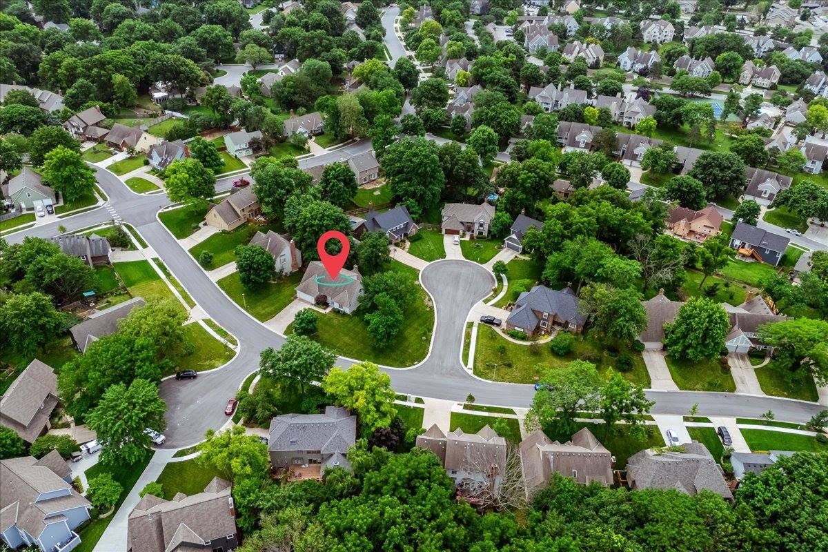 9509 W 116th Terrace, Overland Park, KS 66210