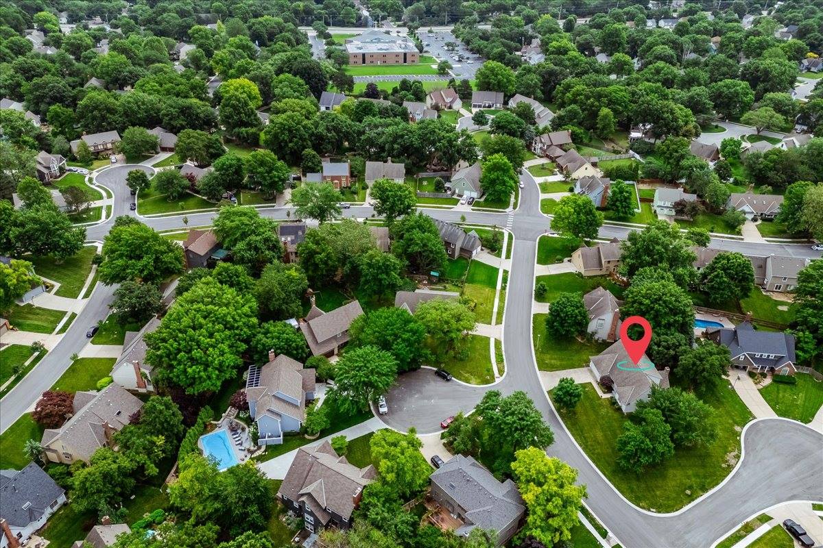 9509 W 116th Terrace, Overland Park, KS 66210