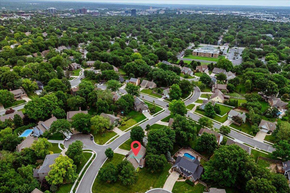 9509 W 116th Terrace, Overland Park, KS 66210