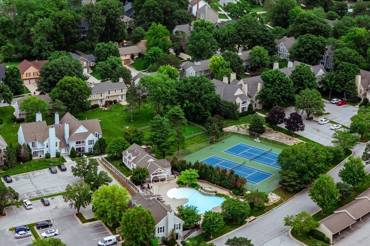 9509 W 116th Terrace, Overland Park, KS 66210