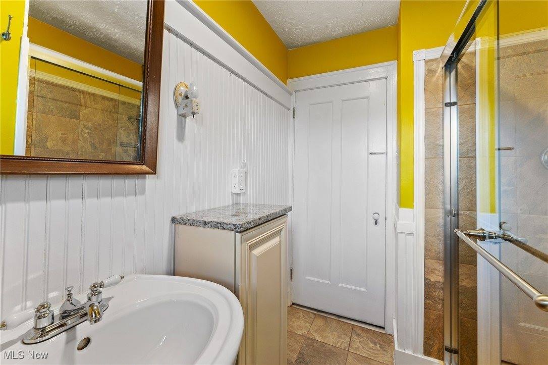 97 Overlook Boulevard, Struthers, OH 44471