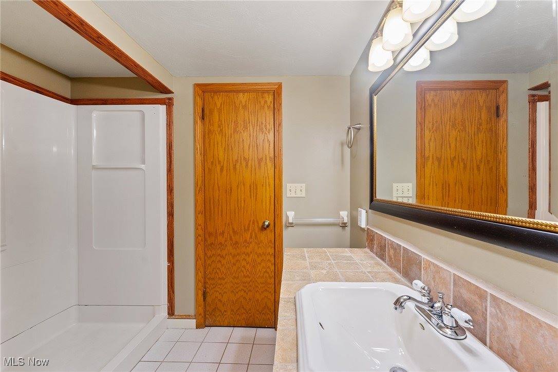 97 Overlook Boulevard, Struthers, OH 44471