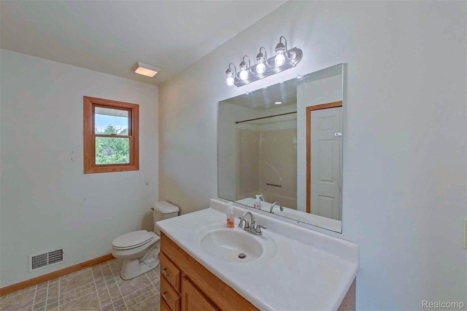 3749 Chase Lake Road, CohoctahTownship_Livingston, MI 48855