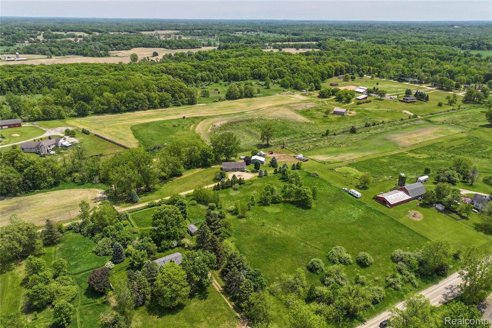 3749 Chase Lake Road, CohoctahTownship_Livingston, MI 48855