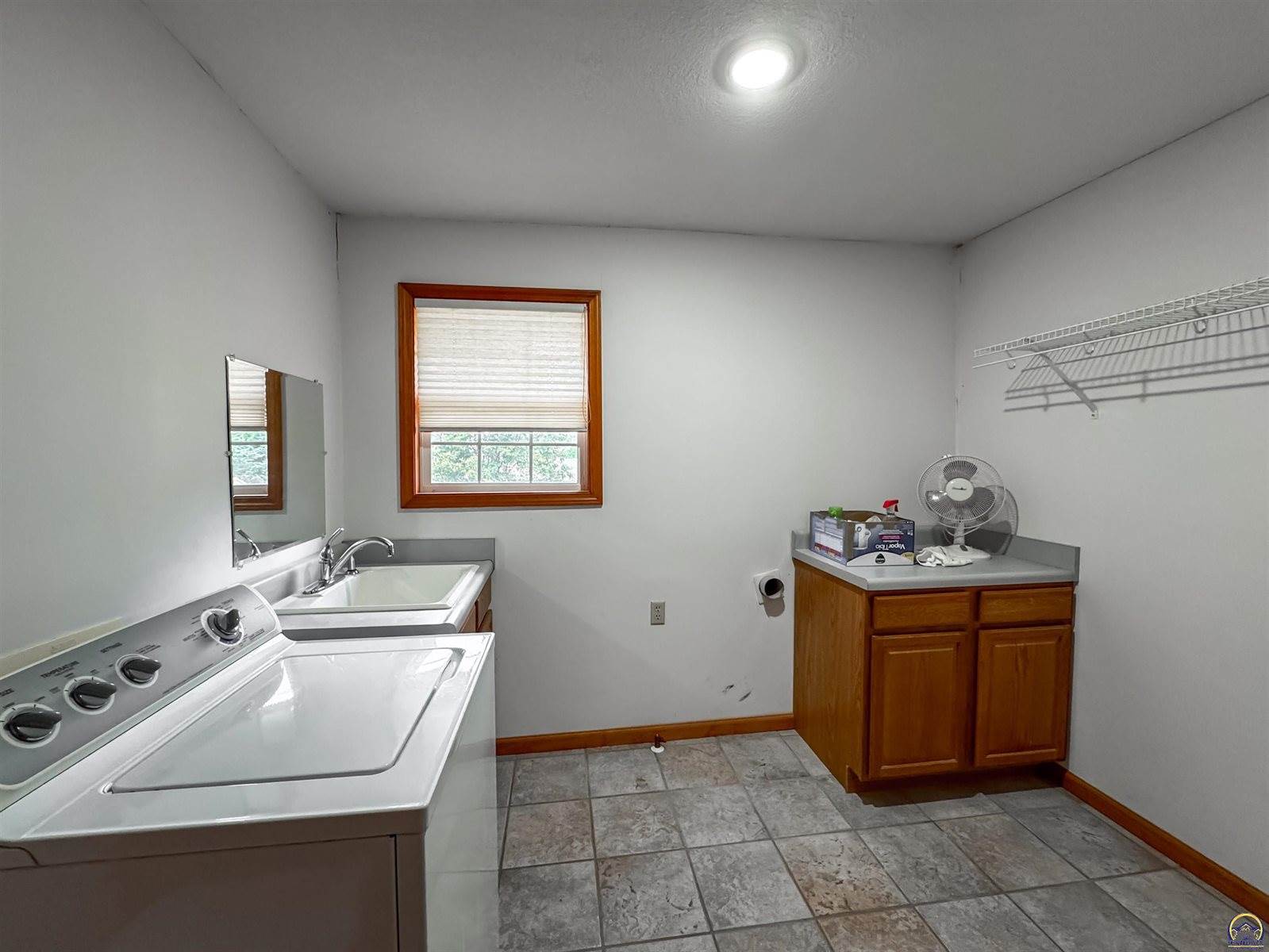 232 NE 60th St, Topeka, KS 66617