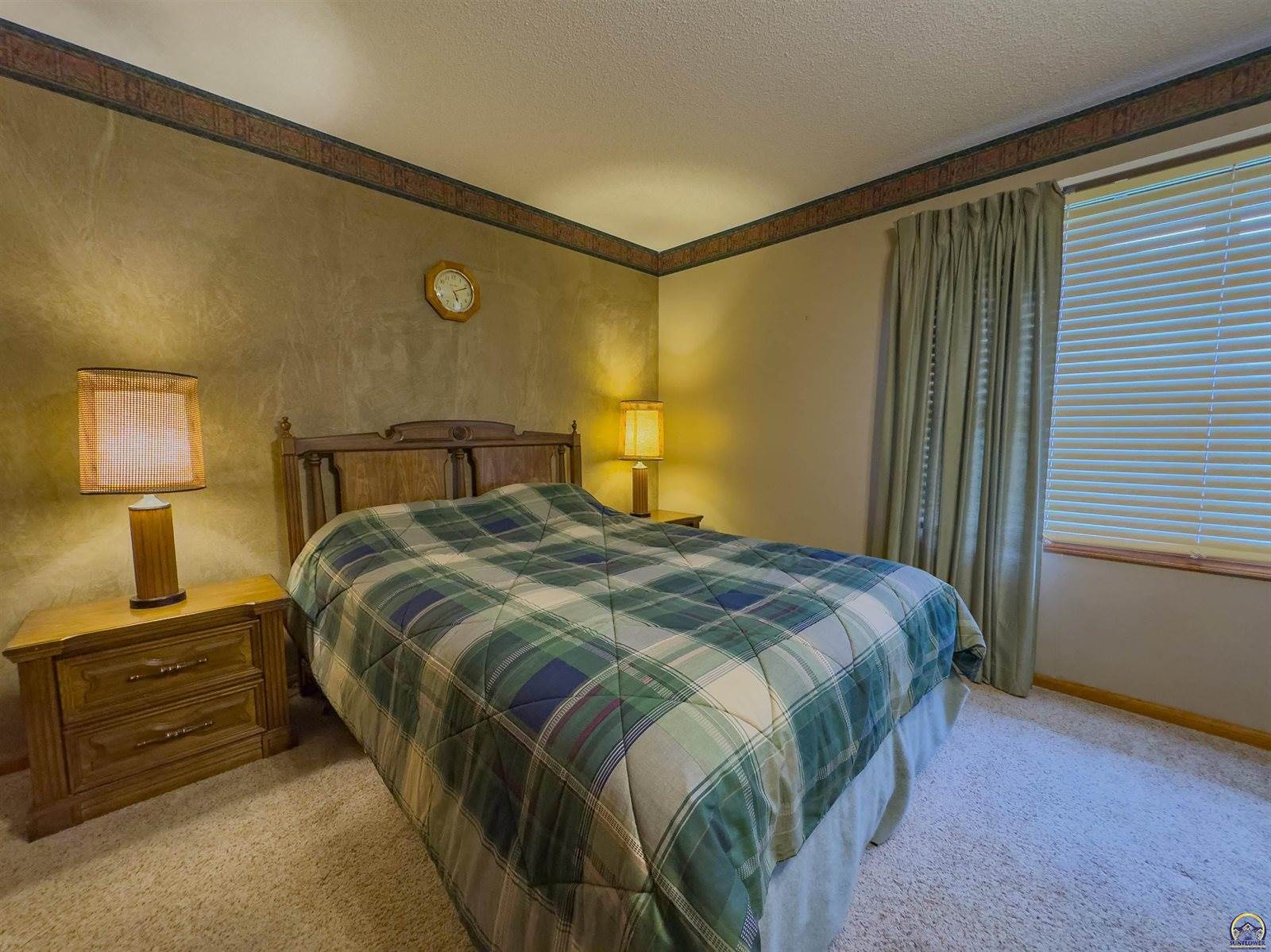 232 NE 60th St, Topeka, KS 66617