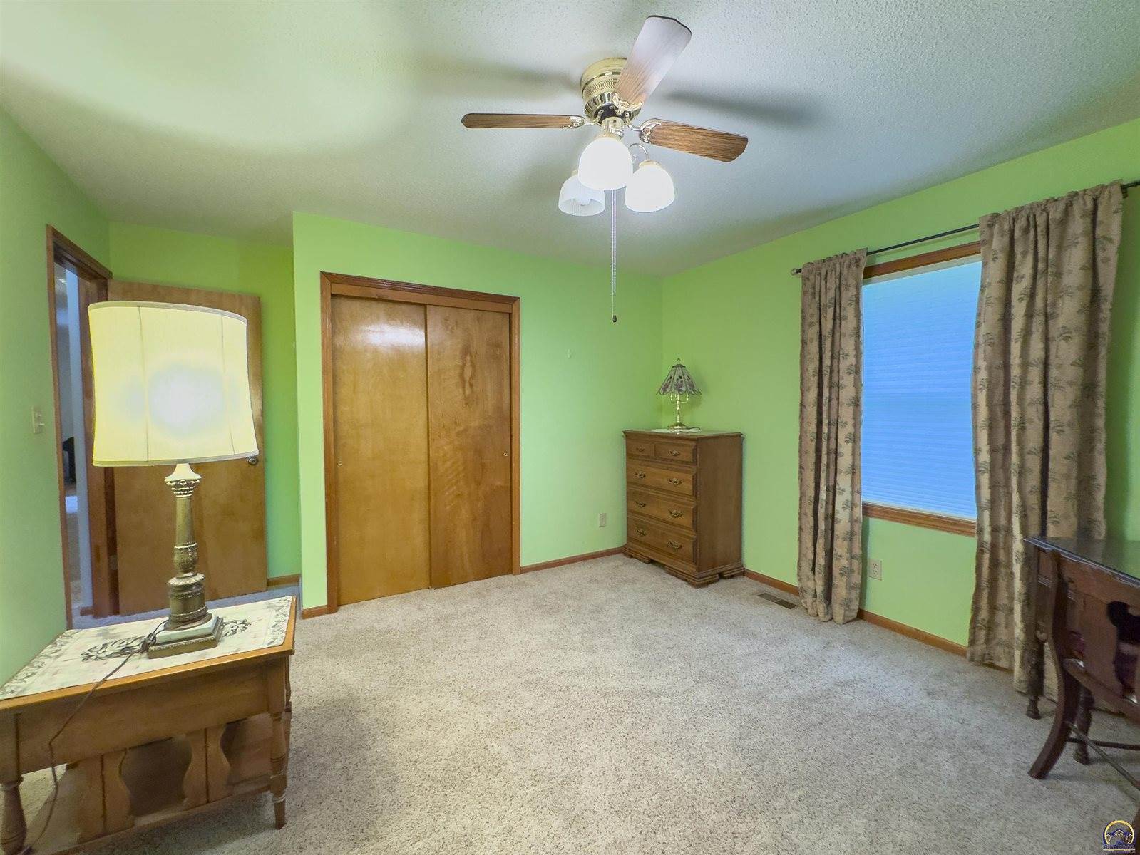 232 NE 60th St, Topeka, KS 66617