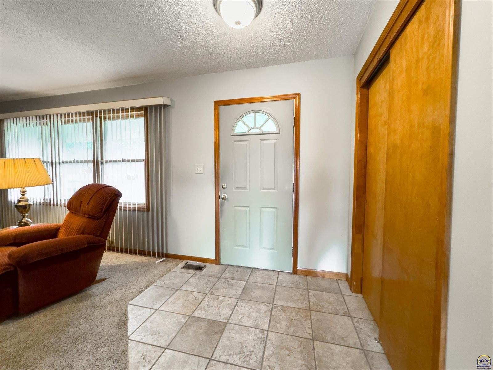 232 NE 60th St, Topeka, KS 66617