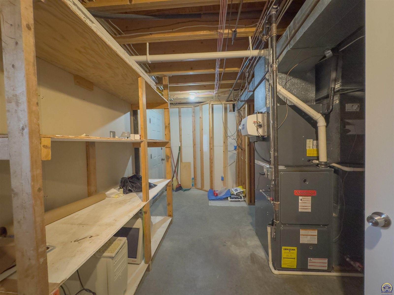 232 NE 60th St, Topeka, KS 66617