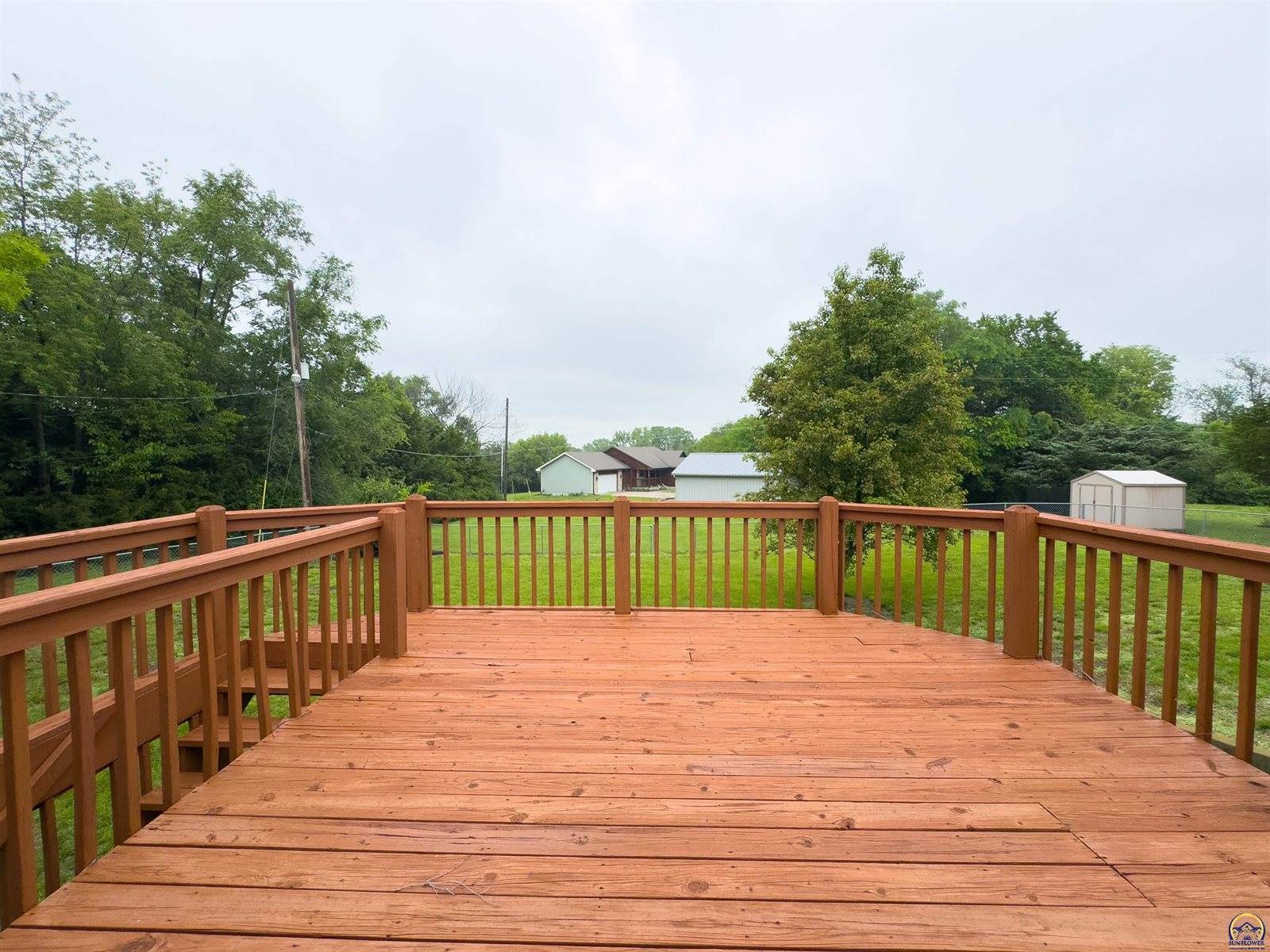 232 NE 60th St, Topeka, KS 66617